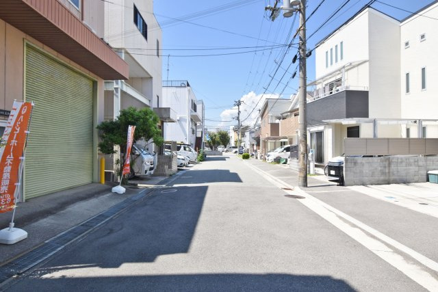 尼崎市次屋4丁目建築条件無し売土地の前面道路含む現地写真|前面道路は北側8.0ｍ公道です