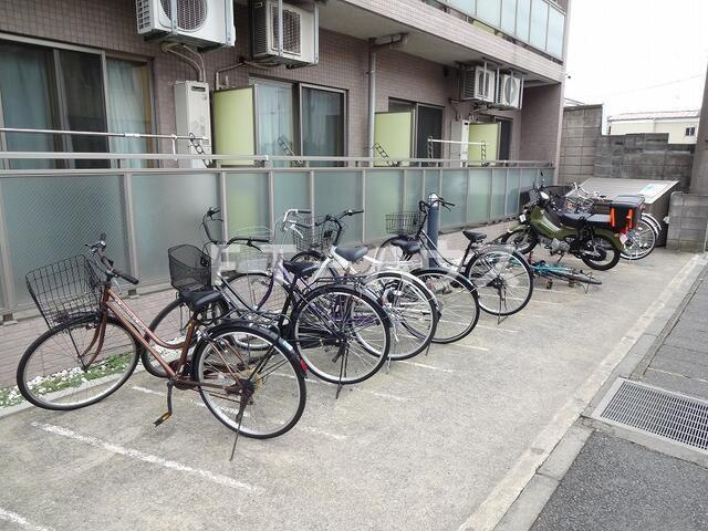 国府台三番館の駐車場