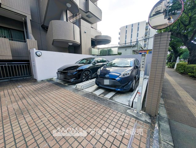 プラネ国立さくら通りの駐車場