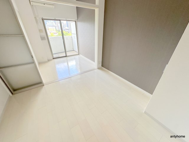 ラシュレエグゼ夕陽丘の洋室