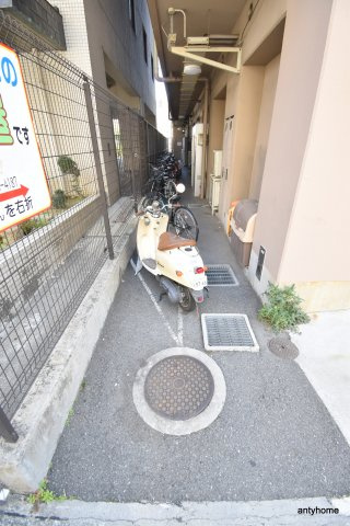 グランドステージ江坂　仲介手数料無料の駐車場