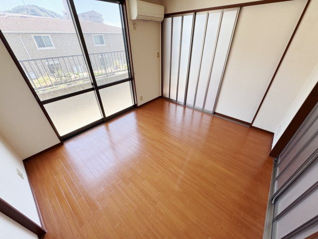 広島市安芸区中野３丁目のアパートの居間・リビング