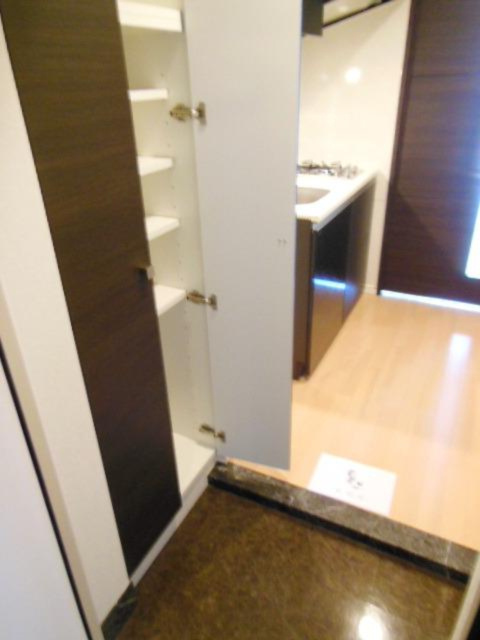 スパシエ八王子クレストタワーの玄関