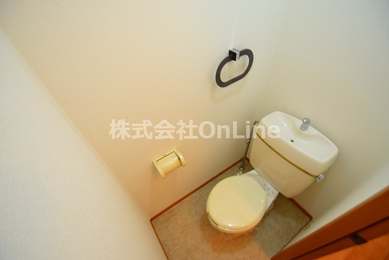 東大阪市近江堂１丁目のアパートのトイレ