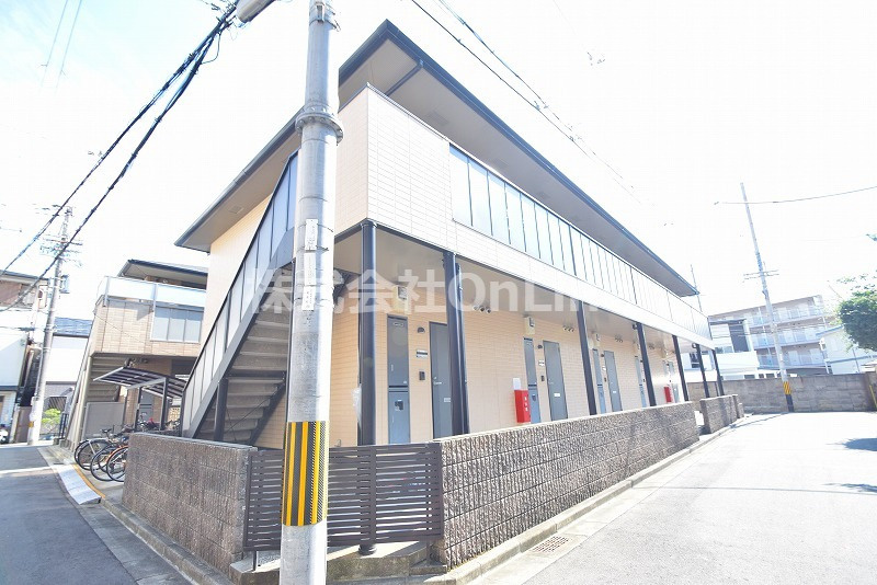 東大阪市近江堂１丁目のアパートの外観