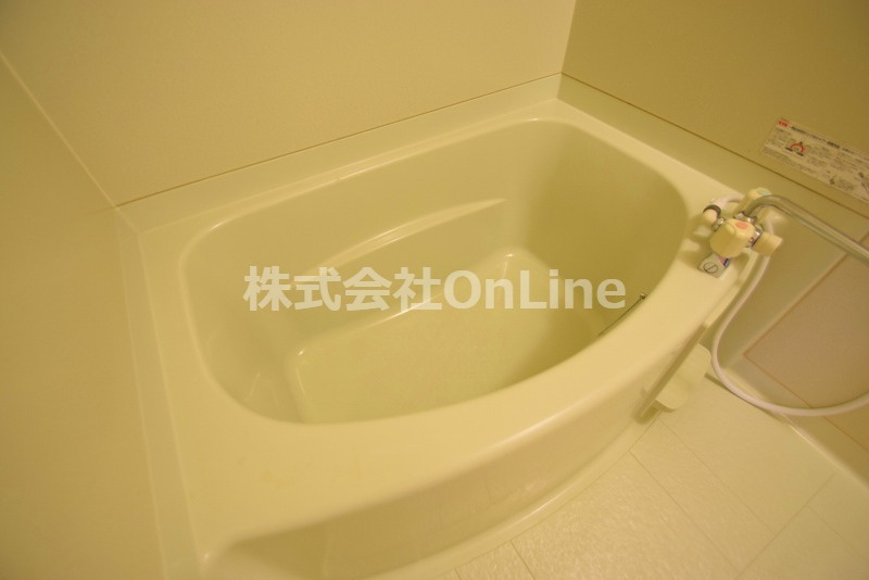東大阪市近江堂１丁目のアパートの浴室