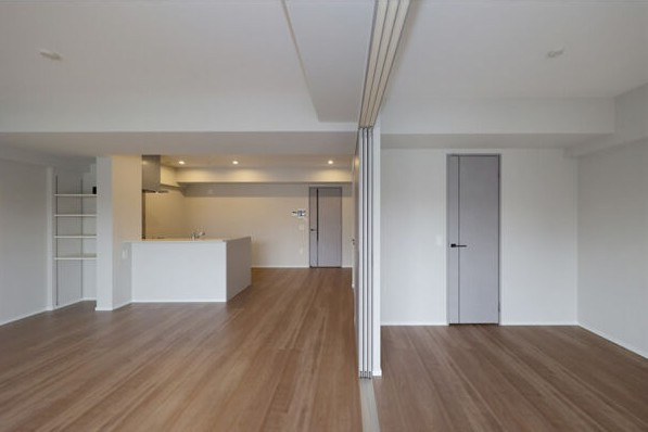 ビオネ美野島の居間・リビング|寝室でも子供部屋でも趣味部屋でお使いください。
収納も充実しております。