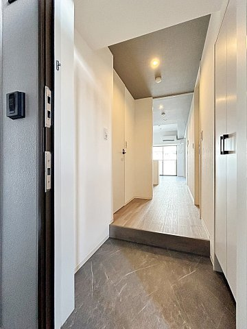 名古屋市中区金山２丁目の賃貸マンションの玄関