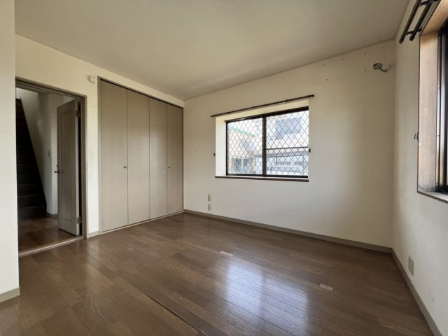 田中町戸建ての洋室