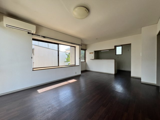 田中町戸建ての居間・リビング