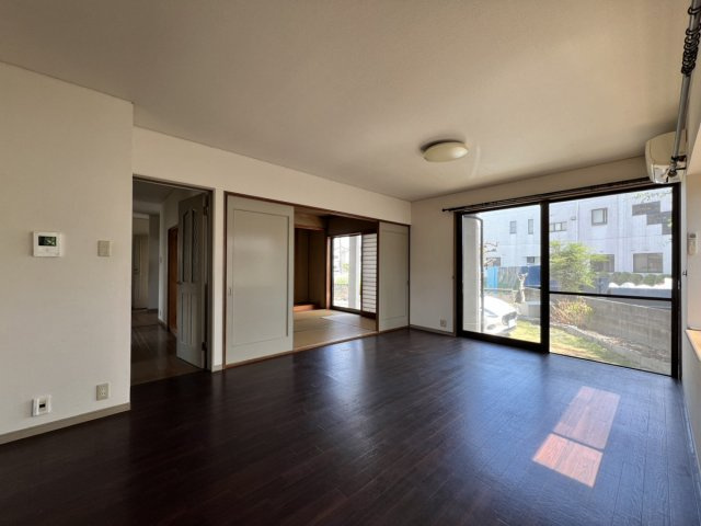 田中町戸建ての居間・リビング
