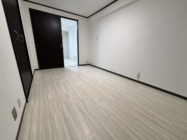 十三エステートハイツの洋室