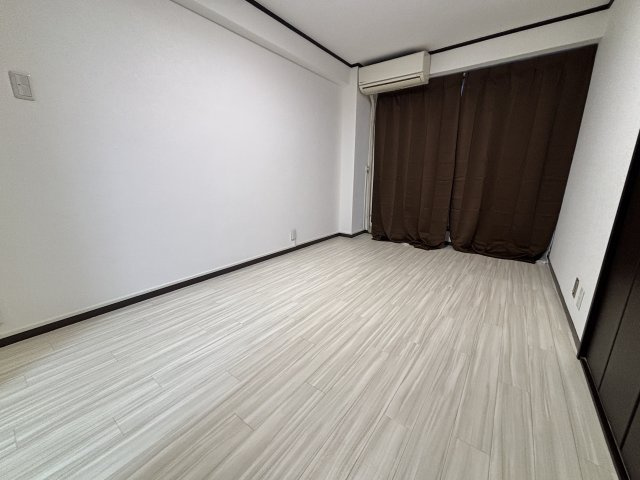 十三エステートハイツの洋室