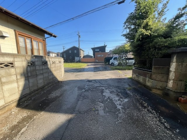 那須塩原市石林　約81坪のゆとりある敷地に佇む、庭付き平屋住宅の前面道路含む現地写真
