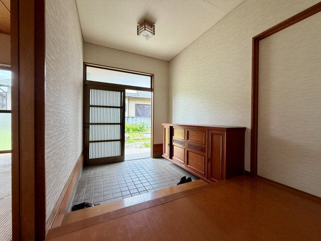 丸亀市飯山町川原　売戸建の玄関