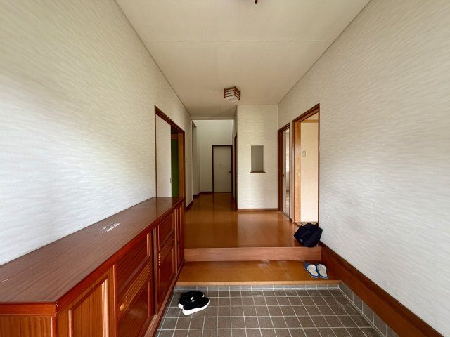 丸亀市飯山町川原　売戸建の玄関