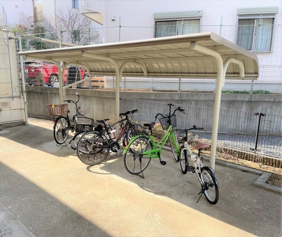 レオパレス道野辺北原のその他|屋根付き駐輪場