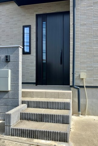西町戸建のエントランス