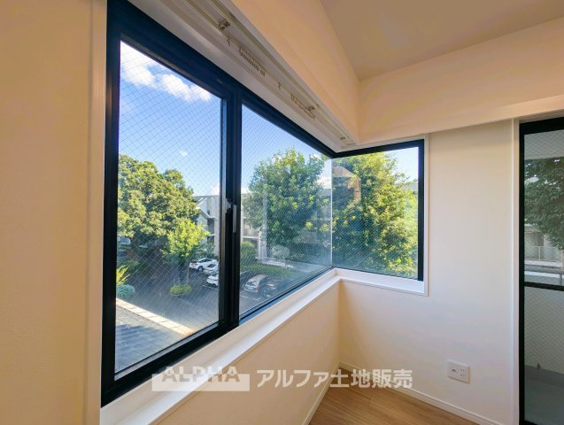 ロイヤル多摩蘭坂ハイツの居間・リビング|使いやすい居間です