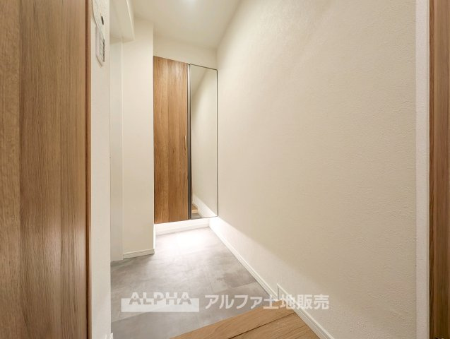ロイヤル多摩蘭坂ハイツの玄関|シンプルで使いやすい玄関です