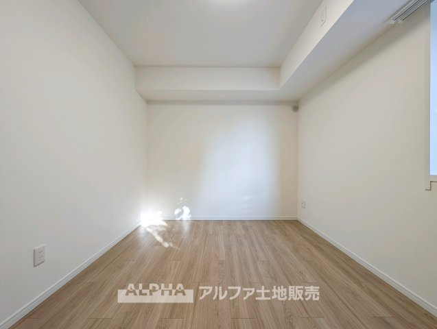 ロイヤル多摩蘭坂ハイツの洋室|使い勝手のいい洋室です
