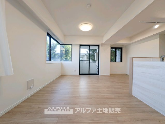 ロイヤル多摩蘭坂ハイツの居間・リビング|使いやすいリビングです
