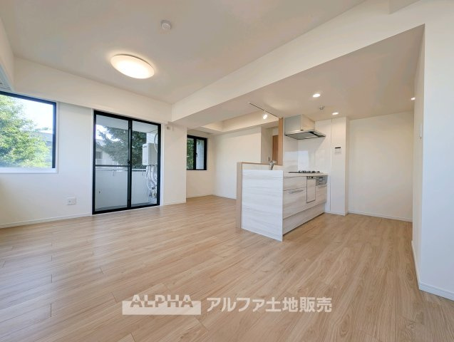 ロイヤル多摩蘭坂ハイツの居間・リビング|リビングです