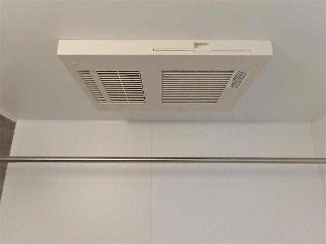 仮）つくばみらい市小絹新築アパートの浴室|浴室乾燥機（イメージ）