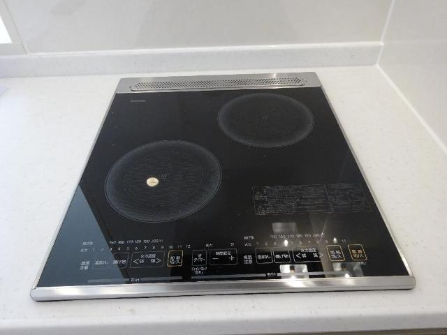 仮）つくばみらい市小絹新築アパートのキッチン|2口IHクッキングヒーター（イメージ）