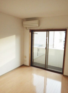 【居間・リビング】 | ハニーマンション | 洋室のお部屋です。