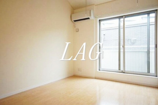 【居間・リビング】 | グランビル清水 | 洋室のお部屋です。