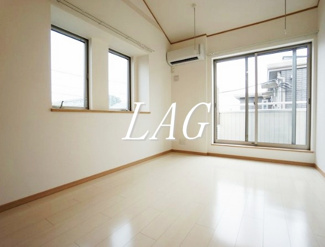 【居間・リビング】 | グランビル清水 | 洋室のお部屋です。