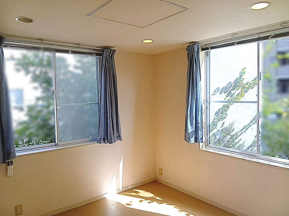 貸家(青柳町52-27)上久保邸の洋室|落ち着いた色調の洋室です