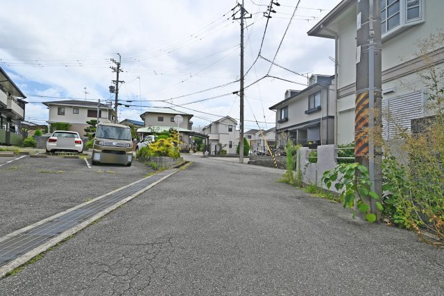 箕面市新稲6丁目中古一戸建て│3LDK+駐車2台可の周辺|周辺にスーパー・コンビニがあり、生活施設が身近にそろった利便性の高い住環境です。