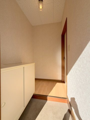 広島市西区草津新町１丁目のアパートの玄関