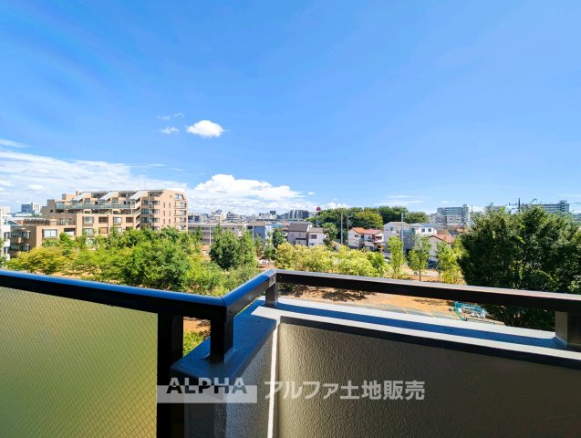 ライオンズマンション東村山第2のバルコニー|暖かな日差しのふりそそぐバルコニー