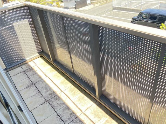 中間市中央５丁目のアパートのバルコニー