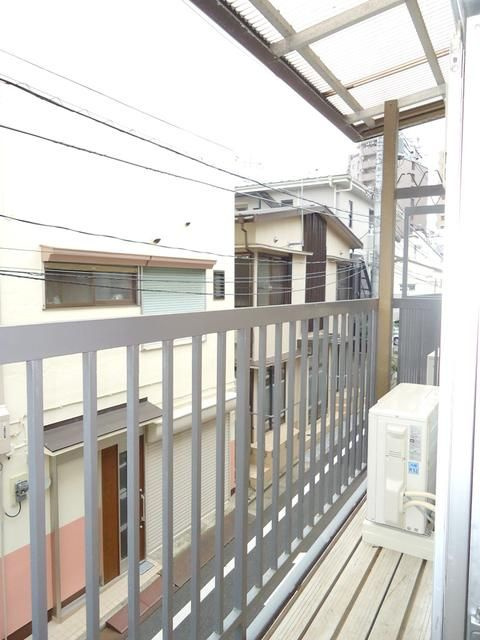 東興ビルのバルコニー