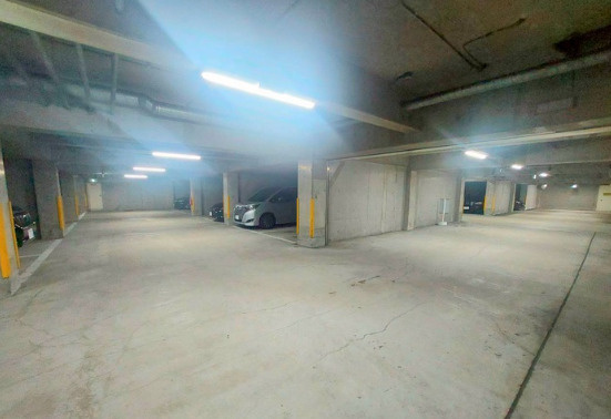 グランフェルティ本山の駐車場