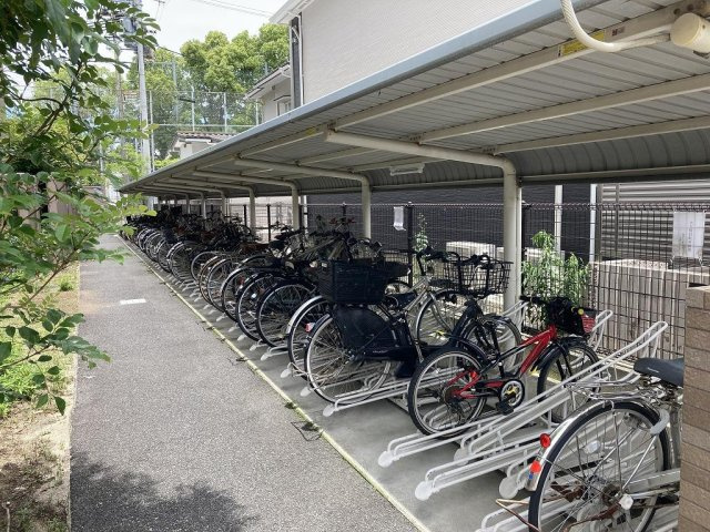 駐輪スペースもあります♪通学や通勤で自転車を利用する方にも嬉しいですね♪