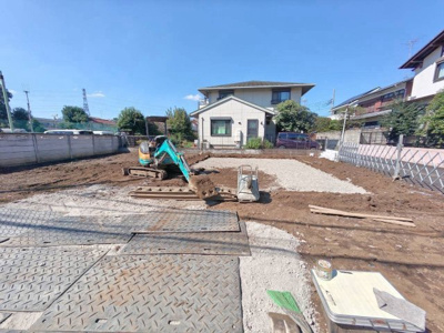 【前面道路含む現地写真】 | 吉祥寺東町2棟現場 | 隣地側は通路になっており、日当り良好です