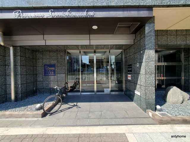 プレサンス千日前通 仲介手数料無料のエントランス