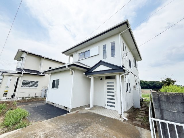 【外観】 | 土浦市東並木町　中古戸建 | 小学校まで徒歩9分！お子様の登下校も安心できる距離です♪