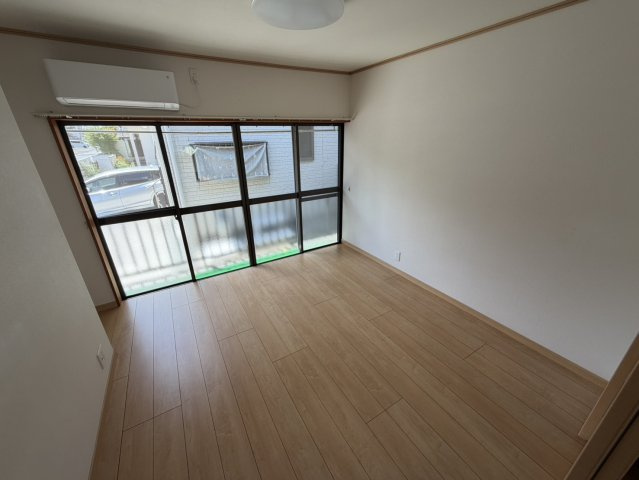 別所町朝日ケ丘戸建の洋室