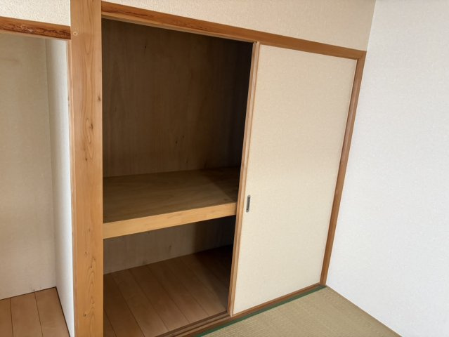 別所町朝日ケ丘戸建の収納