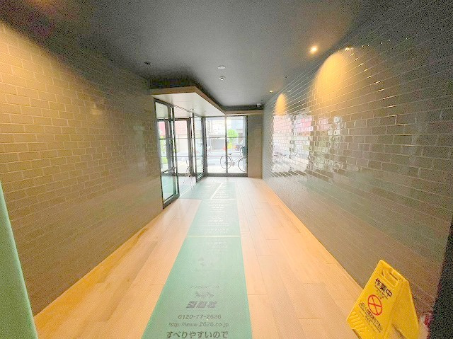スワンズシティ新大阪プライムのエントランス