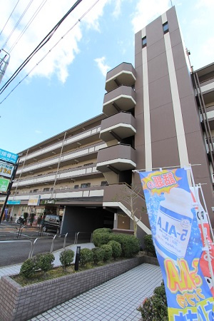 ベルニシキN棟の外観
