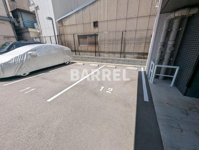 スワンズシティ新大阪ヴィーヴォの駐車場