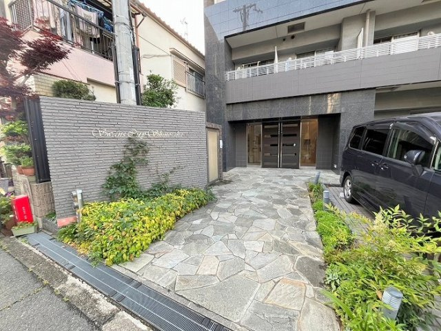 スワンズシティ新大阪のエントランス