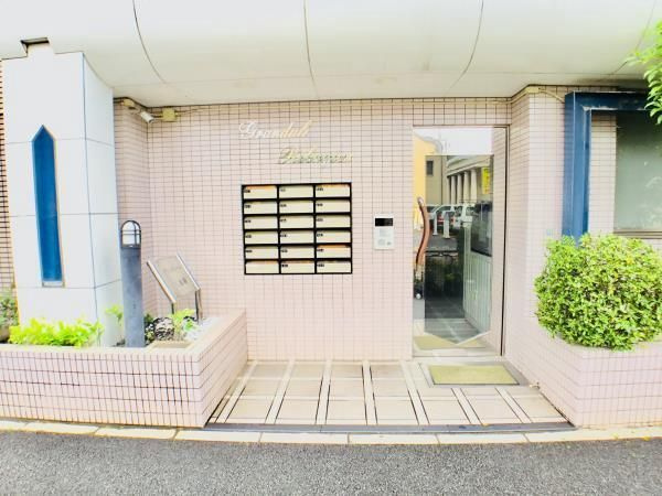 グランデュール六義園のエントランス